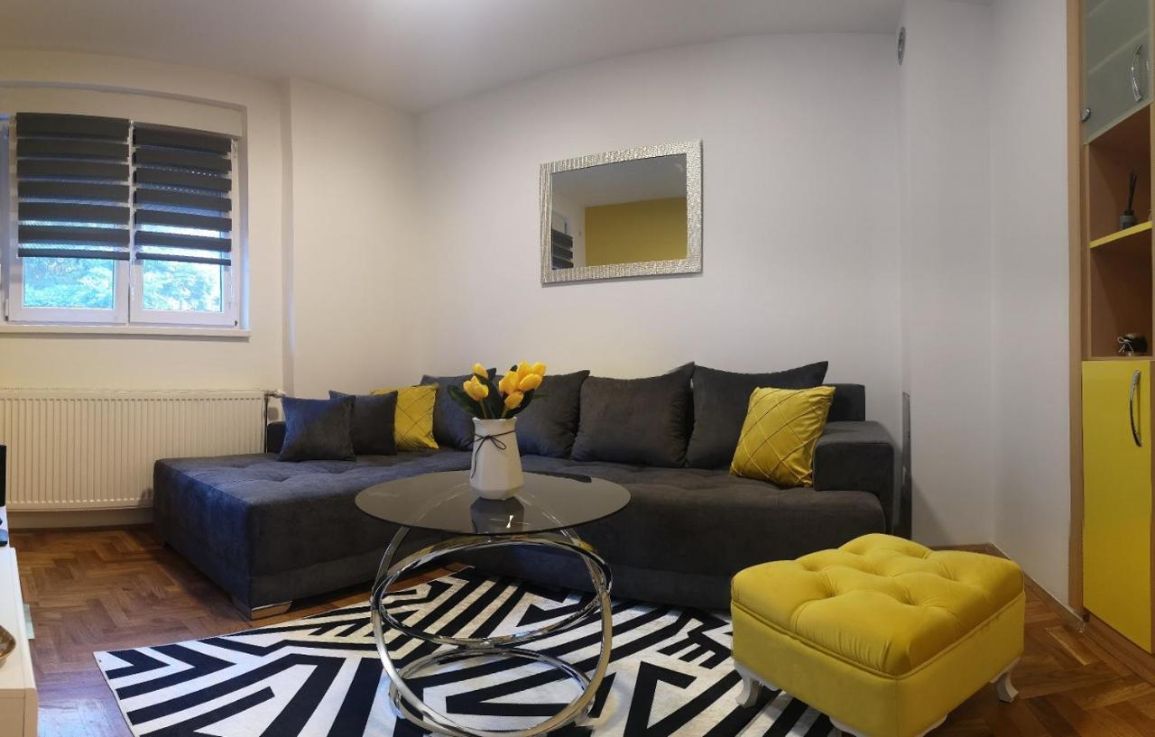 Apartman Sunflower Sremska Mitrovica Esterno foto
