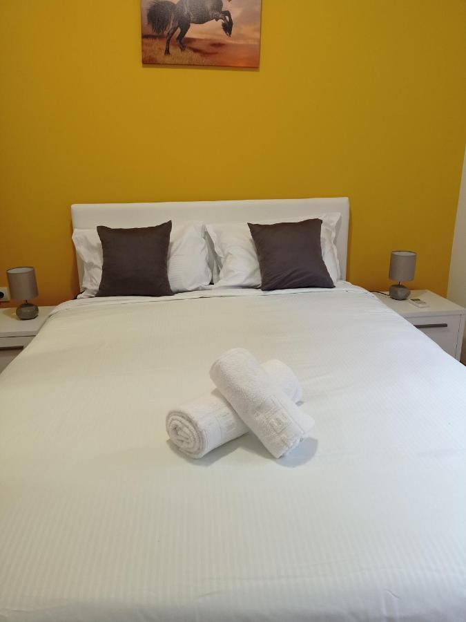 Apartman Sunflower Sremska Mitrovica Esterno foto