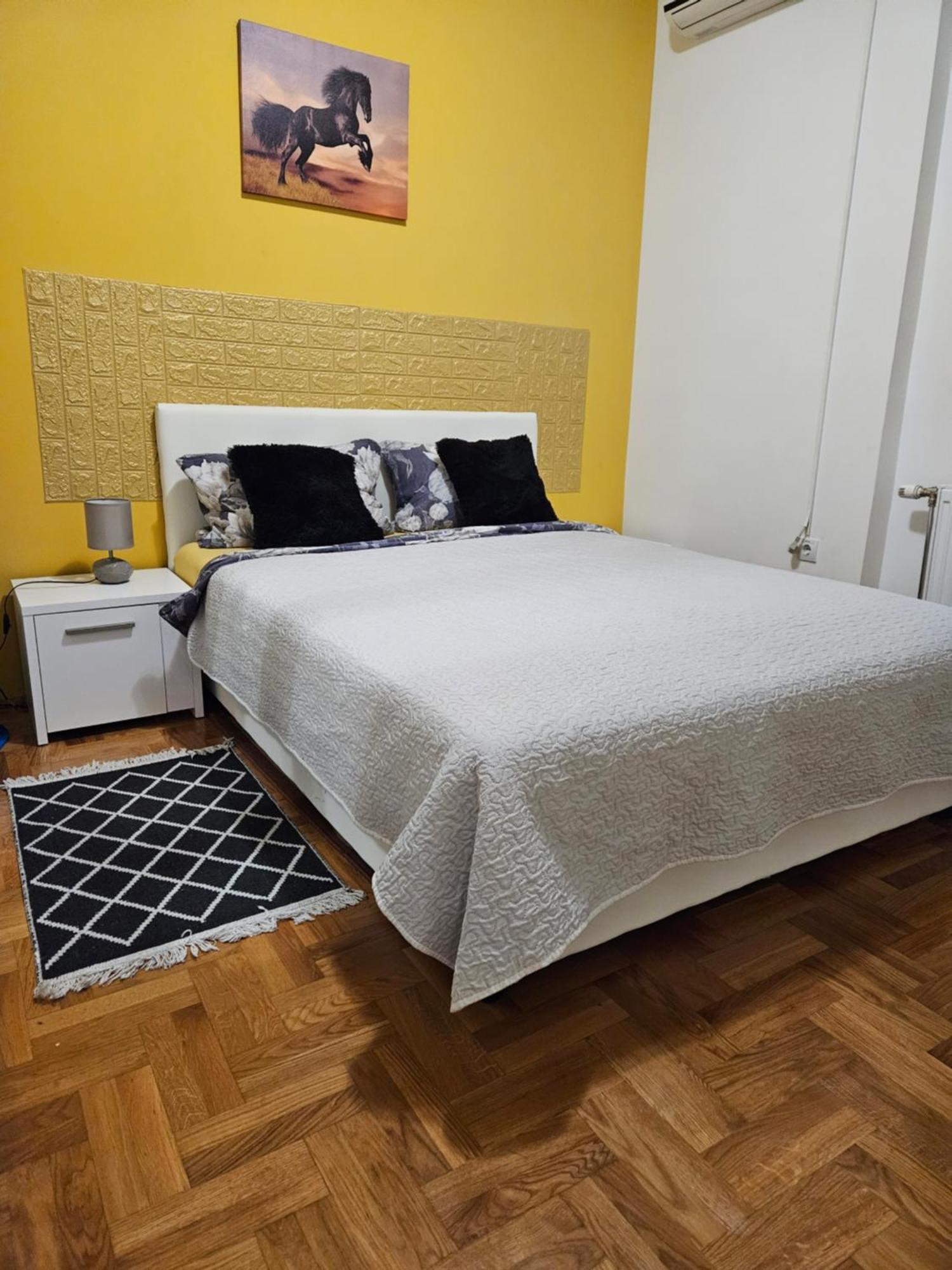 Apartman Sunflower Sremska Mitrovica Esterno foto